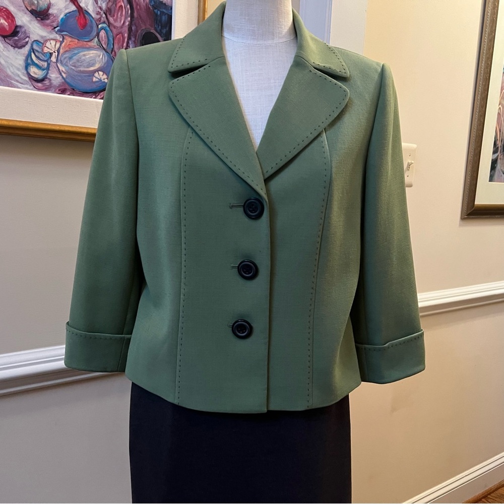 TAHARI – Green Jacket w/Grey Skirt – 2 pc Suit – Size 10
